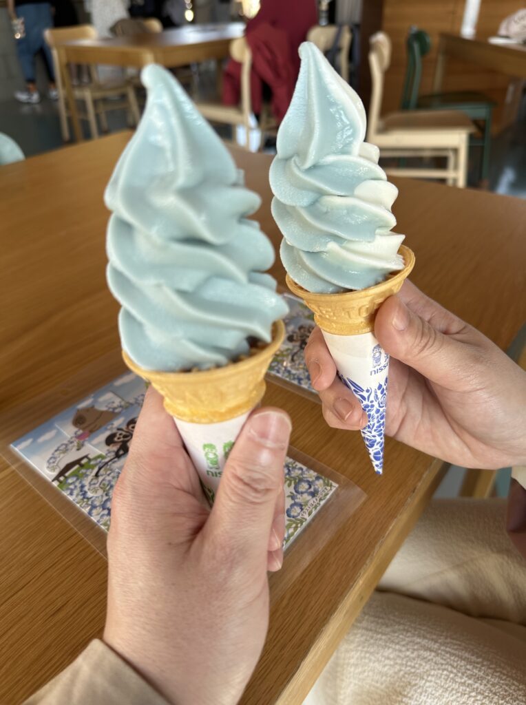 パートナーとお揃いのソフトクリーム